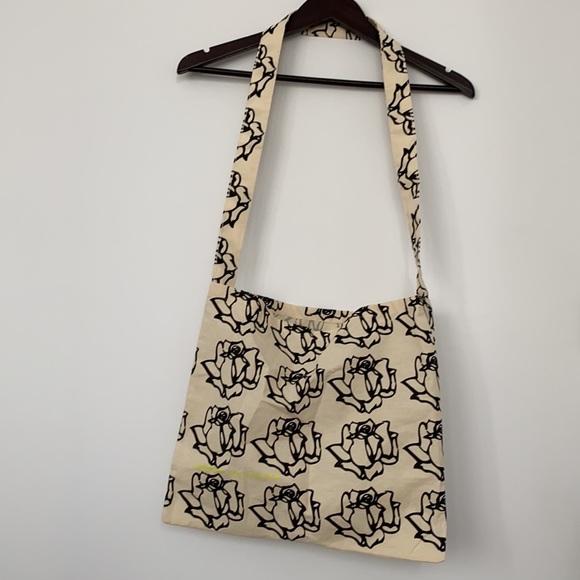 Freda Salvador Printed Canvas Tote Bag - Picture 4 of 8